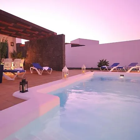 Villa Playa Blanca Sleeps 6 Pool Wifi T691300 *