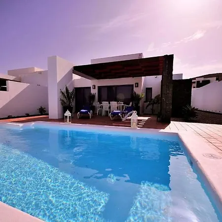 Playa Blanca Sleeps 6 Pool Wifi T691300 Villa Playa Blanca (Lanzarote)