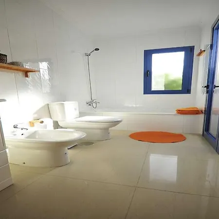 Villa Playa Blanca Sleeps 6 Pool Wifi T691300