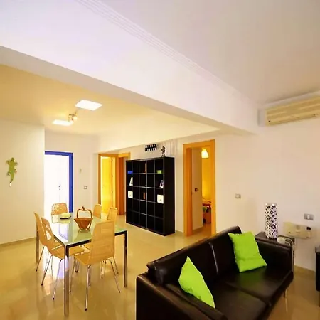 Villa Playa Blanca Sleeps 6 Pool Wifi T691300